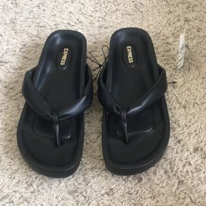 Express black cushioned flip flops